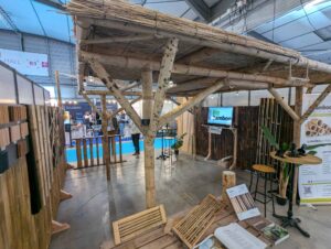Pergola en bambou sur la stand BigBamboo d'un salon Siphro à Montpellier