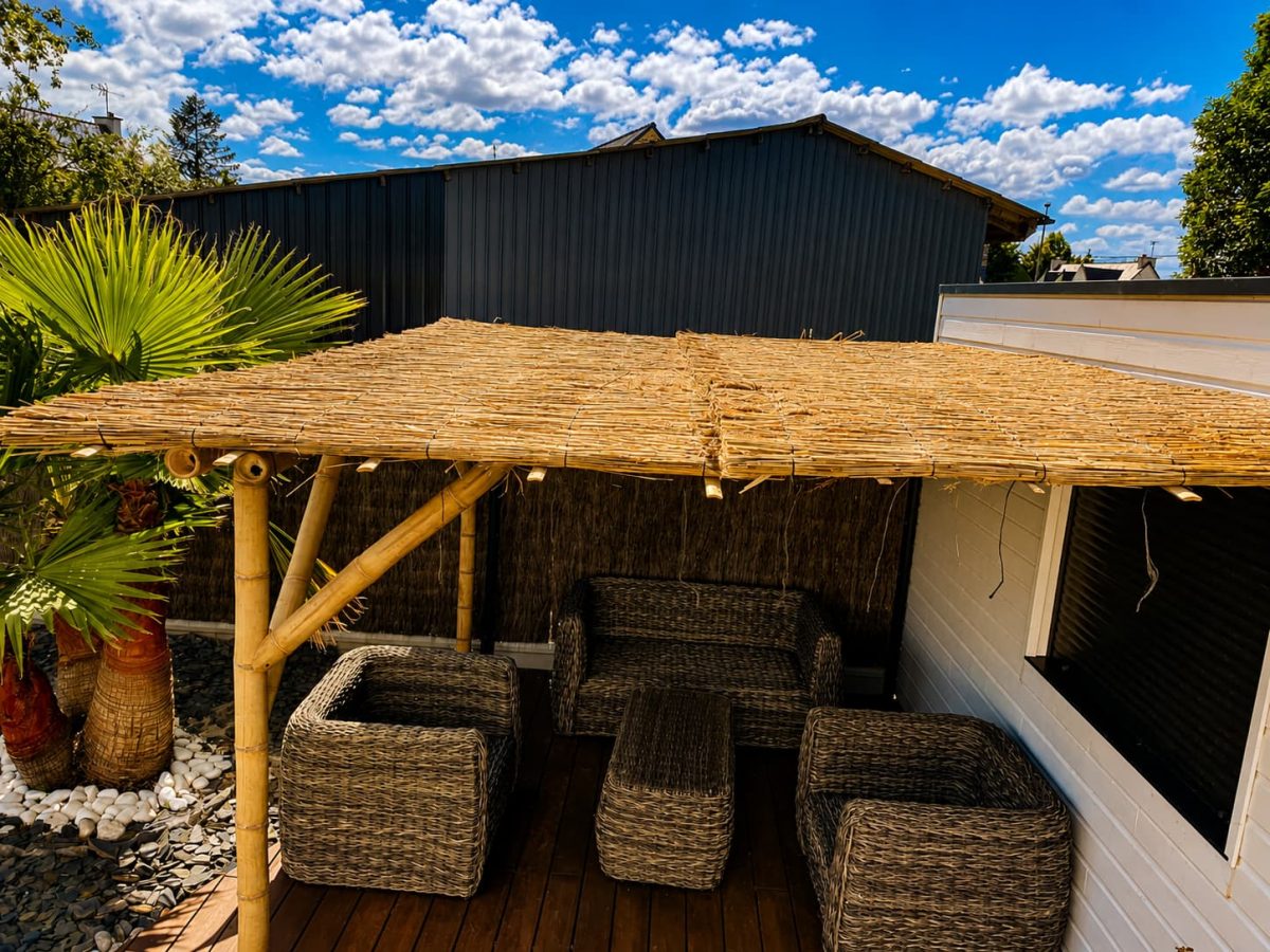 vue de haut d'une pergola bambou en préfabrication dans les ateliers BigBamboo