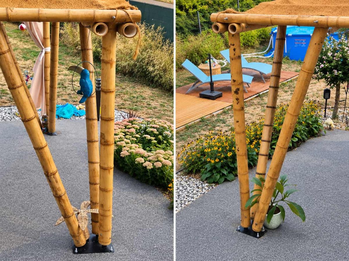 Détails des assemblages d'une pergola en bambou avec poteaux inclinés, poutres en bambou et platines métalliques de fixation au sol.